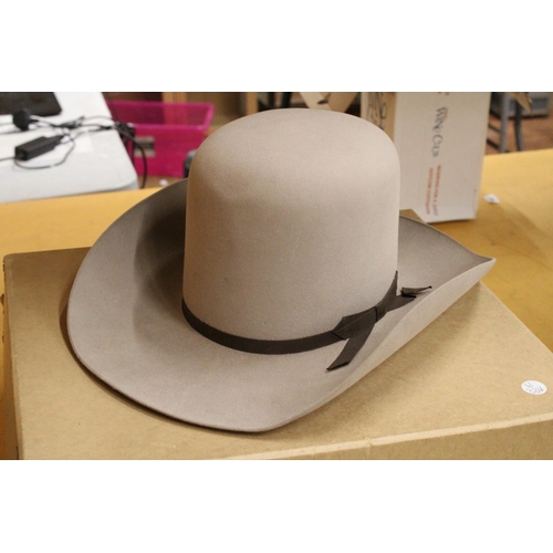 71 - A G H DUNN& CO LTD PICADILLY CIRCUS LONDON STETSON HAT SIZE 131 AND A LEATHER BELT WITH WESTERN DESI... 