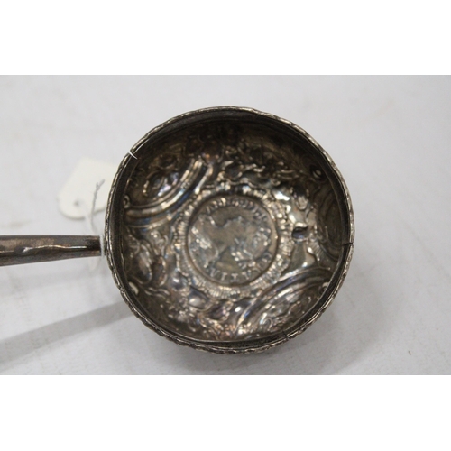 9 - AN EARLY 19TH CENTURY SILVER PUNCH LADLE WITH INSET QUEEN ANNE SHILLING DATED 1707