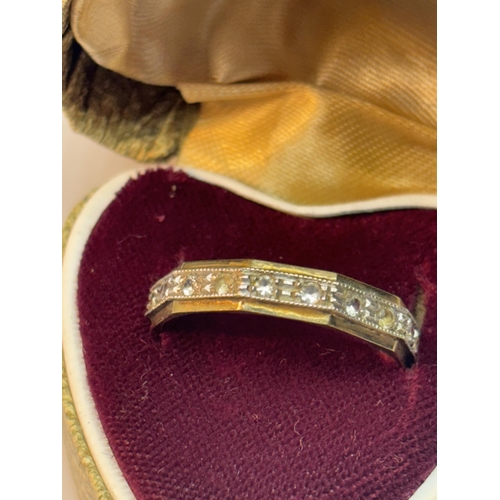 758 - A MARKED 9 CARAT GOLD BAND RING WITH CUBIC ZIRCONIA STONES GROSS WEIGHT 2.98 GRAMS IN A PRESENTAION ... 