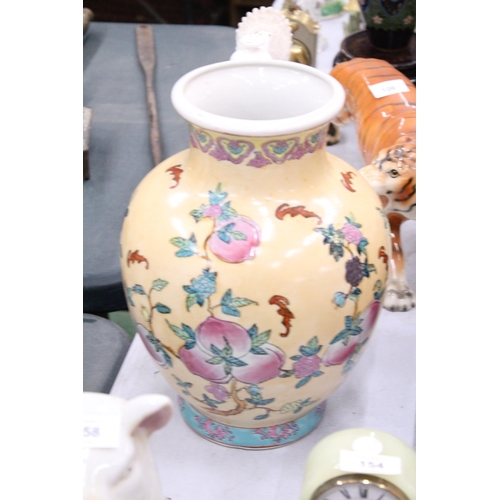 904 - A JAPANESE STYLE CERAMIC VASE, HEIGHT 30CM