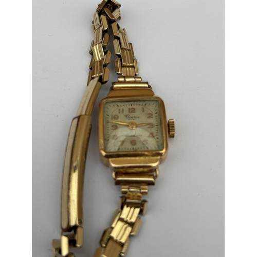 559 - A VINTAGE 18CT GOLD CASED LADIES WRIST WATCH ON A GOLD PLATED STRAP