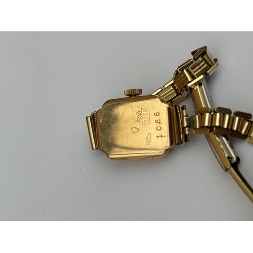 559 - A VINTAGE 18CT GOLD CASED LADIES WRIST WATCH ON A GOLD PLATED STRAP