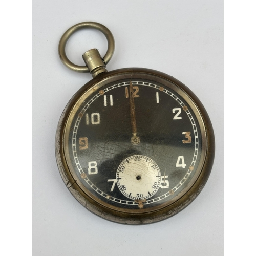 562 - A VINTAGE BLACK FACED MILITARY POCKET WATCH MARKED BRAVINGTONS G.S.T.P 202239