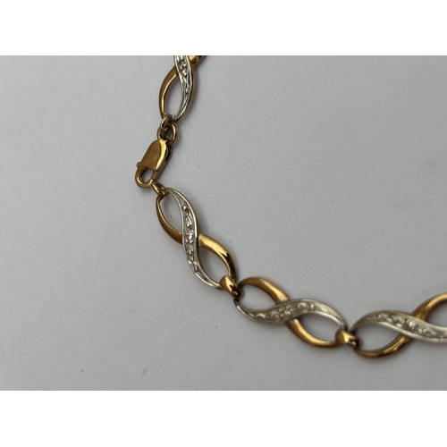 568 - A HALLMARKED 9CT WHITE AND YELLOW GOLD DIAMOND BRACELET, LENGTH 19 CM, WEIGHT 3.6 G