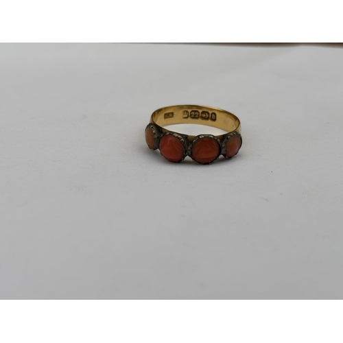 572 - A LATE VICTORIAN 22CT GOLD AND CORAL RING, HALLMARKED BIRMINGHAM 1895, SIZE O 1/2, GROSS WEIGHT 3.3 ... 