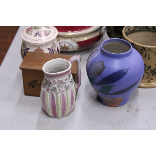 901 - A QUANTITY OF VINTAGE CERAMICS TO INCLUDE A TEAPOT, JUG, BOWLS, A MASONS SILVER JUBILEE LIDDED POT, ... 