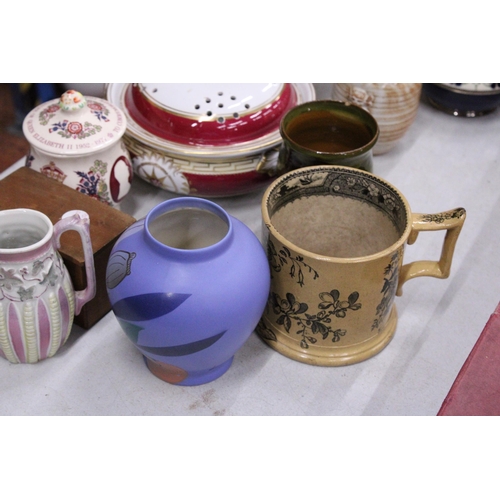 901 - A QUANTITY OF VINTAGE CERAMICS TO INCLUDE A TEAPOT, JUG, BOWLS, A MASONS SILVER JUBILEE LIDDED POT, ... 