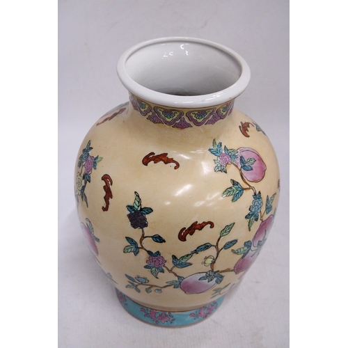 904 - A JAPANESE STYLE CERAMIC VASE, HEIGHT 30CM