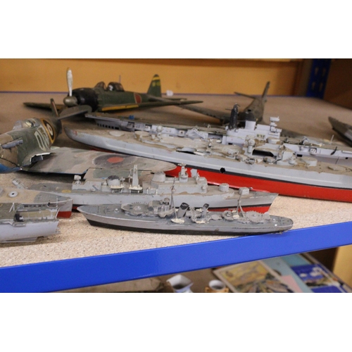 905 - A COLLECTION OF VINTAGE MODEL WAR SHIPS AND PLANES