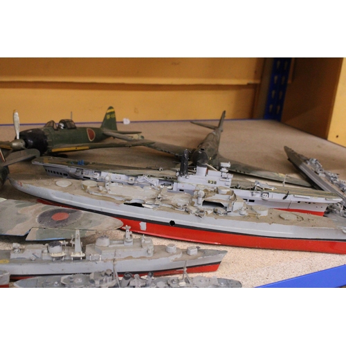 905 - A COLLECTION OF VINTAGE MODEL WAR SHIPS AND PLANES