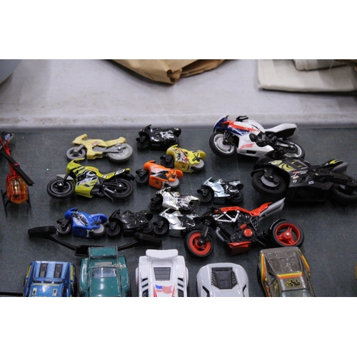 970 - A QUANTITY OF DIECAST SUPER CARS AND MOTOR BIKES