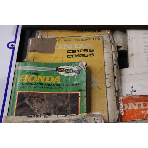 977 - A COLLECTION OF HONDA VINTAGE MOTORBIKE MANUALS TO INCLUDE HONDA 50, HONDA TL 125, HONDA CB 125S, ET... 