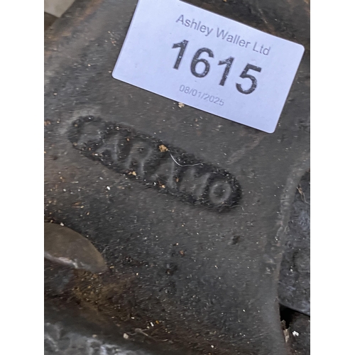 1615 - A SMALL PARMO CAST IRON BENCH VICE