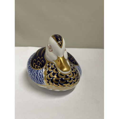 10 - A ROYAL CROWN DERBY DUCK WITH SILVER COLOURED STOPPER