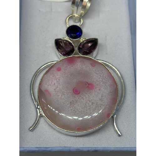 100 - A MARKED 925 SILVER LARGE MULTISTONE PENDANT IN A PRESENTATION BOX