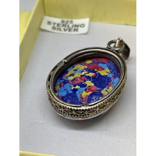 103 - A MARKED 925 SILVER LARGE MULTI COLOURED PENDANT IN A PRESENTATION BOX