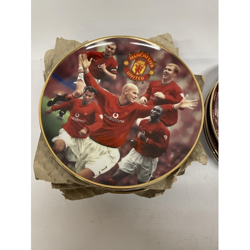 23 - TWELVE MANCHESTER UNITED PREMIERSHIP KINGS PLATES