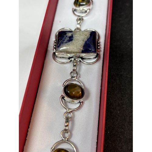 49 - A MARKED 925 SILVER JASPER TIGERS EYE BRACELET IN A PRESENTATION BOX