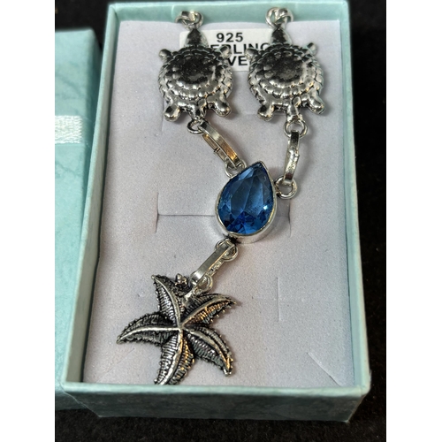 54 - A MARKED 925 SILVER TURTLE AND STARFISH NECKLACE WITH TOPAZ IN A PRESENTATION BOX