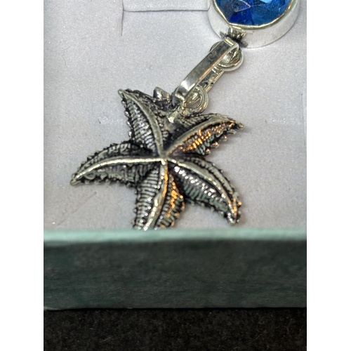 54 - A MARKED 925 SILVER TURTLE AND STARFISH NECKLACE WITH TOPAZ IN A PRESENTATION BOX