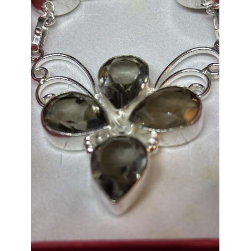 57 - A MARKED 925 SILVER SMOKEY QUARTZ NECKLACE IN A PRESENTATION BOX