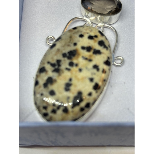 78 - A MARKED 925 SILVER DALMATION JASPER PENDANT IN A PRESENTATION BOX