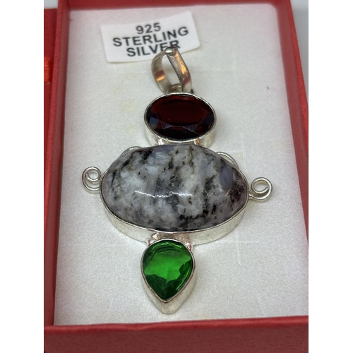 95 - A MARKED 925 SILVER MULTISTONE PENDANT IN A PRESENTATION BOX