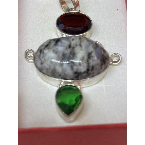 95 - A MARKED 925 SILVER MULTISTONE PENDANT IN A PRESENTATION BOX