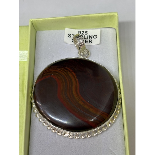 97 - A MARKED 925 SILVER LARGE TIGERS EYE PENDANT IN A PRESENTATION BOX