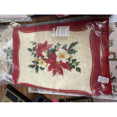 1200 - A QUANTITY OF VINTAGE LINEN AND COTTON ITEMS TO INCLUDE TABLECLOTHS, NAPKINS, ETC