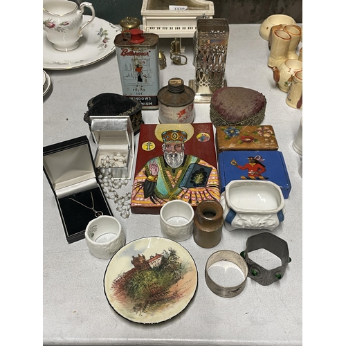 1231 - A COLLECTION OF ITEMS TO INCLUDE A BOXED SILVER CHAIN AND PENDANT, NAPKIN RINGS, TRINKET BOXES, VINT... 