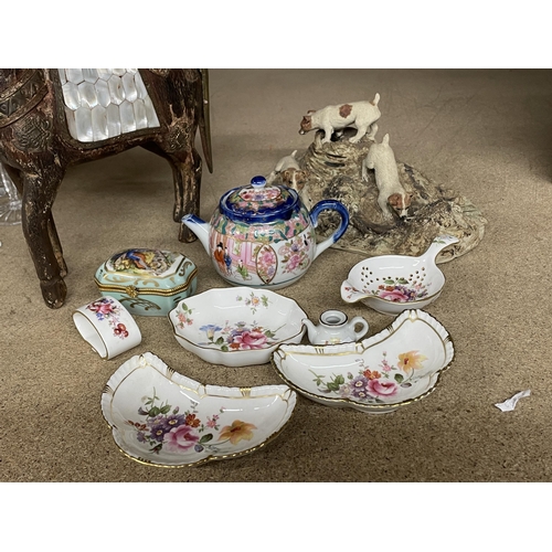 1237 - A MIXED LOT OF COLLECTABLES TO INCLUDE ROYAL CROWN DERBY DERBY POSES SMALL TRINKET BOWLS, LIMOGES PO... 