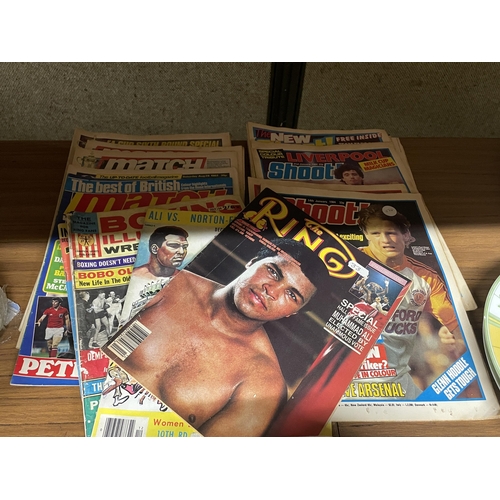 1256 - A SELECTION OF 1970'S-80'S 'THE RING' MAGAZINES INCLUDING SPECIAL MUHAMMED ALI HALL OF FAME ISSUE TO... 