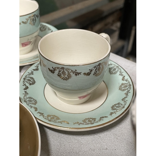 1227 - A QUANTITY OF VINTAGE CUPS AND SAUCERS TO INCLUDE A RETRO ROYAL TUSCAN 