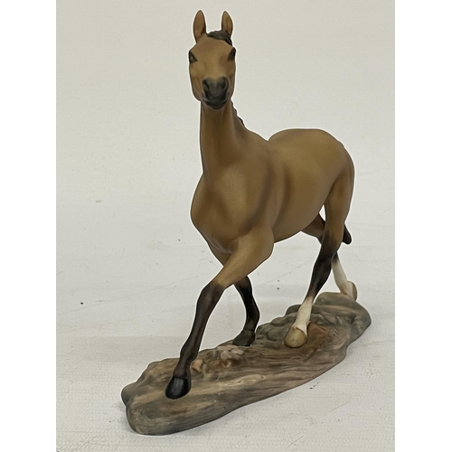 898 - A PORCELAIN FRANKLIN MINT INTERNATIONAL MUSEUM OF THE HORSE FROM THE GREAT HORSES OF THE WORLD COLLE... 