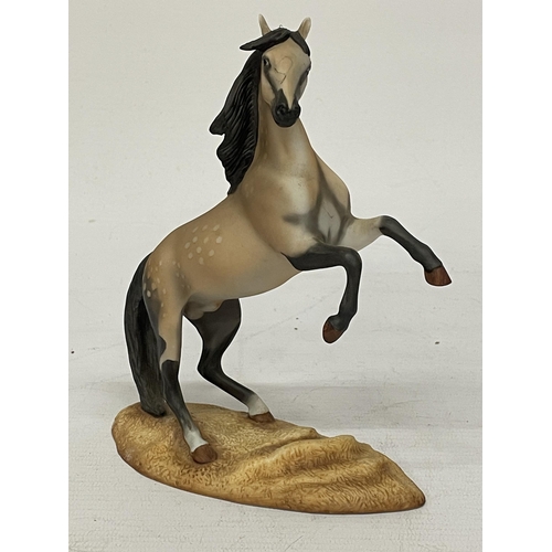 899 - A PORCELAIN FRANKLIN MINT INTERNATIONAL MUSEUM OF THE HORSE FROM THE GREAT HORSES OF THE WORLD COLLE... 