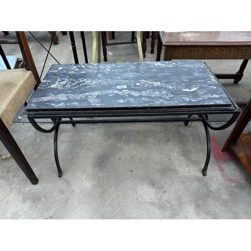 2922 - A METAMORPHIC MARBLE EFFECT COFFEE TABLE/BENCH ON METAL AND FRAME BASE, 30