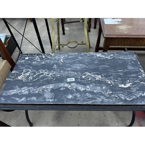 2922 - A METAMORPHIC MARBLE EFFECT COFFEE TABLE/BENCH ON METAL AND FRAME BASE, 30