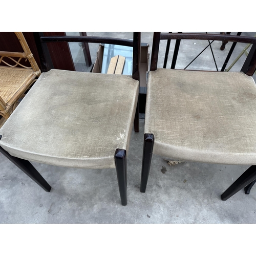 2923 - A PAIR OF RETRO TEAK UPHOLSTERED DINING CHAIRS