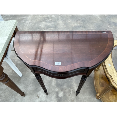 2937 - A MAHOGANY AND CROSSBANDED SIDE TABLE WITH SINGLE DRAWER, 33