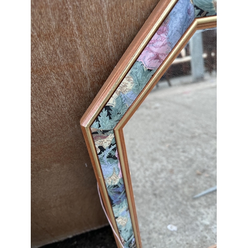 2978 - A WALL MIRROR WITH FLORAL EDGE