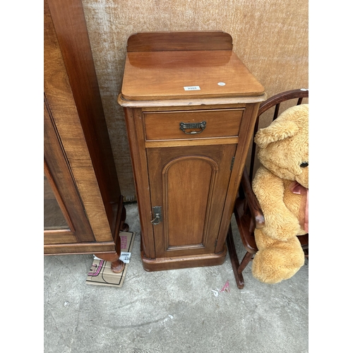 2988 - A VICTORIAN MAHOGANY POT CUPBOARD WITH SINGLE DRAWER AND RAISED BACK