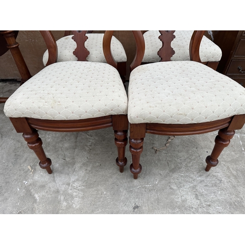 2992 - A SET OF FOUR VICTORIAN MAHOGANY DINING CHAIRS WITH SPEAR POINTED BACKS