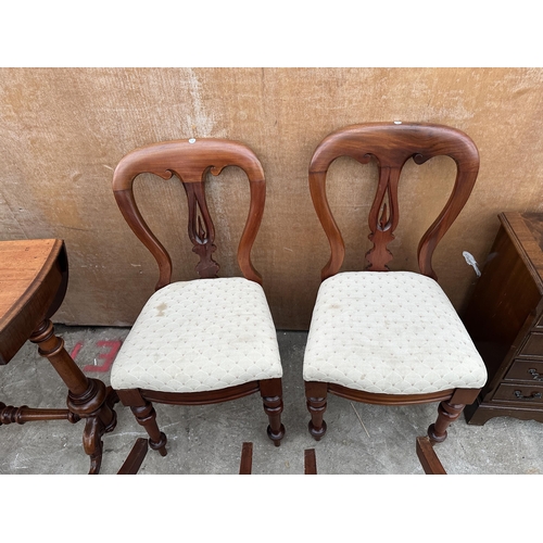 2992 - A SET OF FOUR VICTORIAN MAHOGANY DINING CHAIRS WITH SPEAR POINTED BACKS