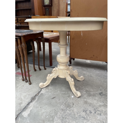 2898 - AN EARLY 20TH CENTURY OVAL OAK CENTRE TABLE ON BARLEY TWIST LEGS AND VICTORIAN STYLE PAINTED PAINTED... 