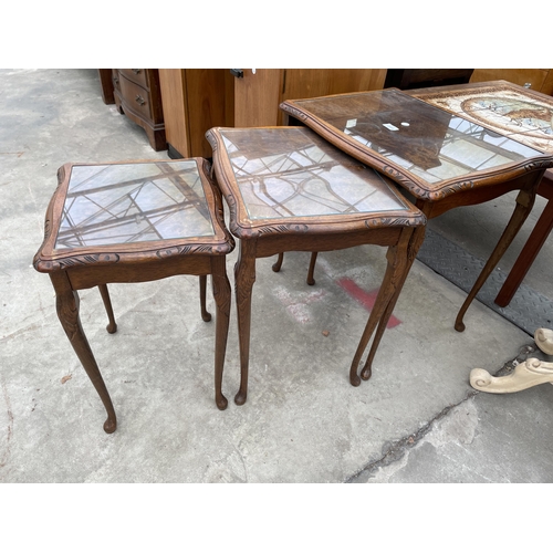 2899 - A MODERN NEST OF THREE WALNUT TABLES ON CABRIOLE LEGS..