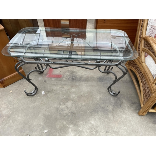 2907 - A GLASS COFFEE TABLE AND SHAPED METALWARE BASE, 39