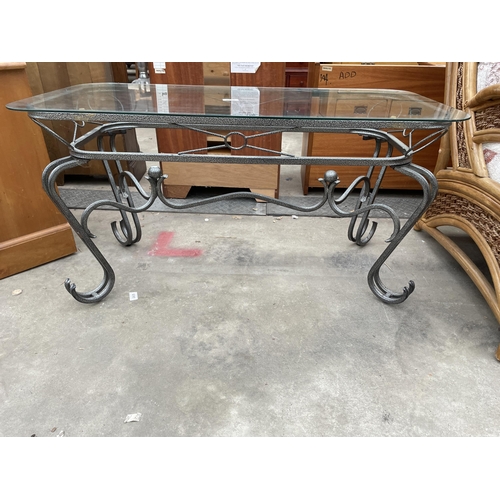 2907 - A GLASS COFFEE TABLE AND SHAPED METALWARE BASE, 39