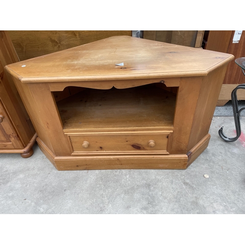 2908 - A PINE CORNER CABINET, PINE CORNER UNIT AND A PINE CABINET