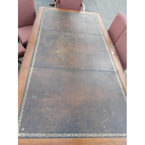 2905 - AN ITALIAN STYLE MARQUETRY TRIPOD TABLE 21